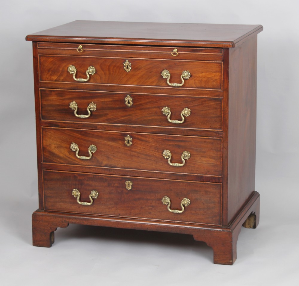 Small George III mahogany chest of four graduated drawers View IV
