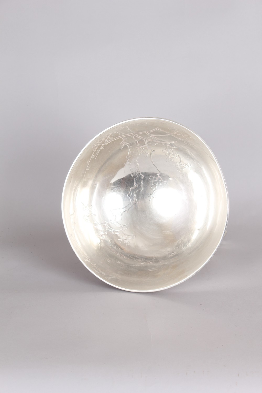Silver bowl on silver stand View IV
