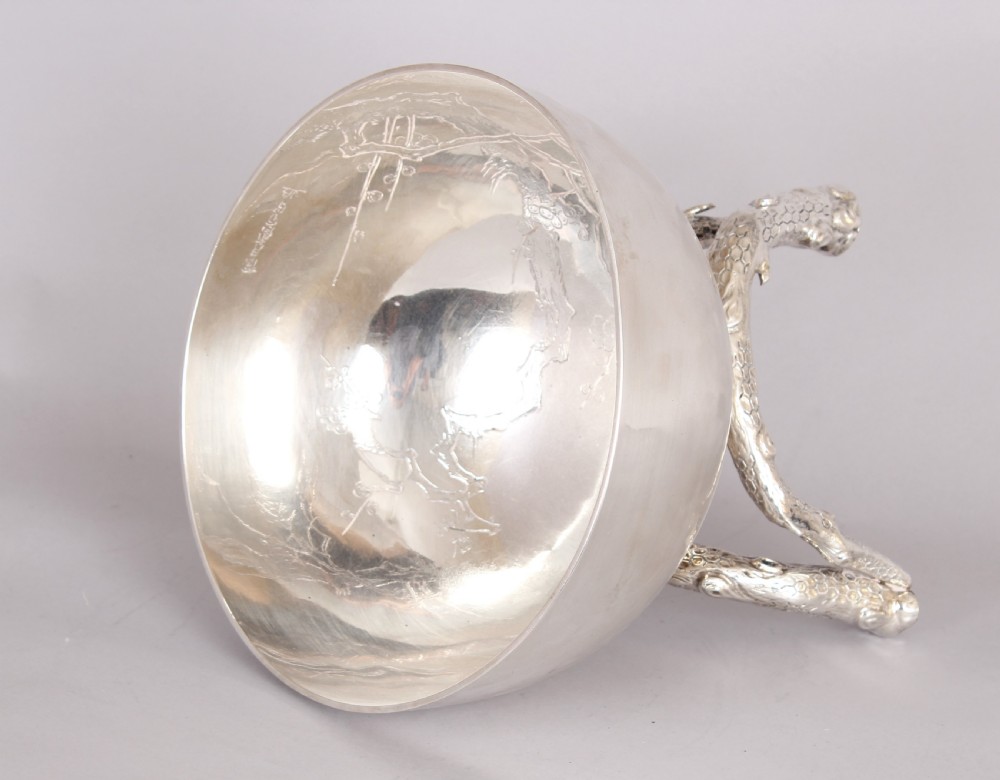Silver bowl on silver stand View VII