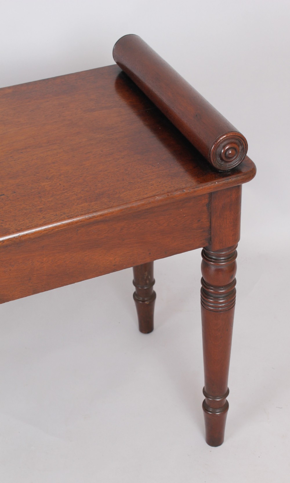 A fine and elegant mahogany hall bench View III