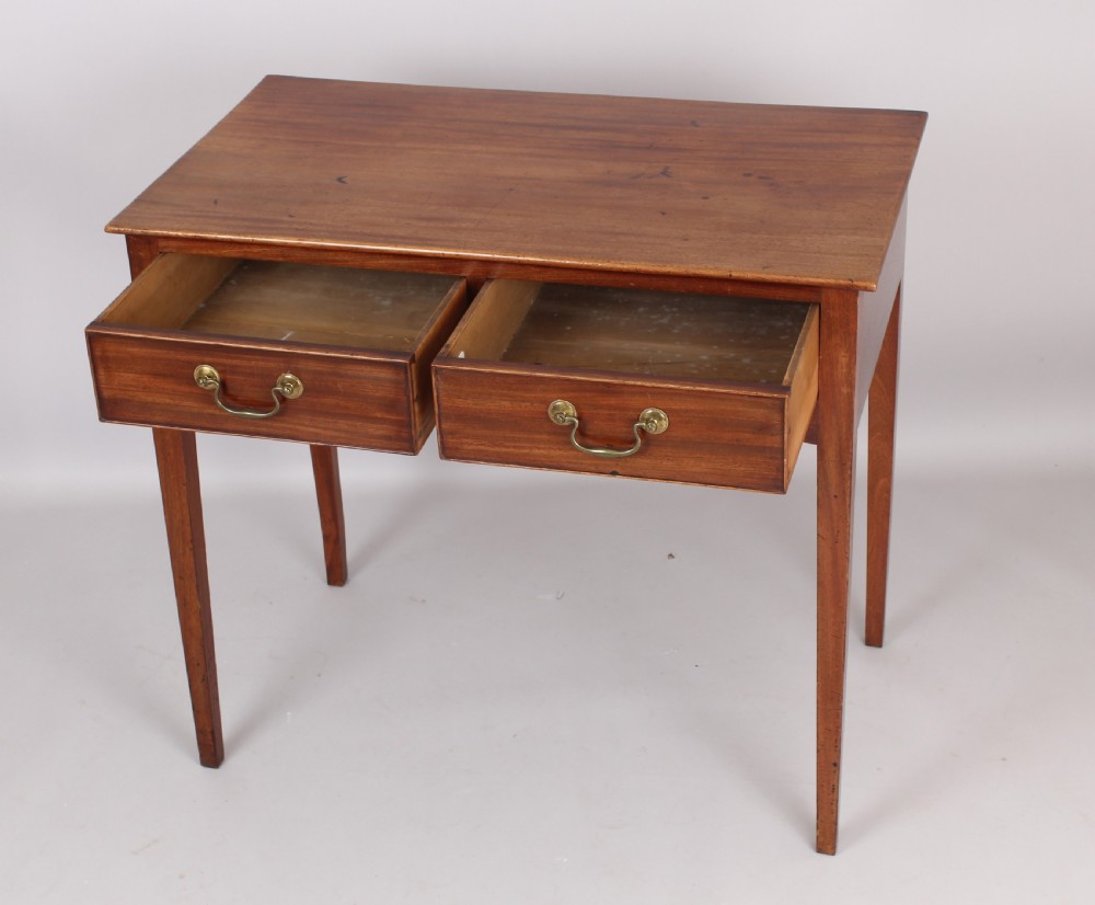 Mahogany elegant side table View IV