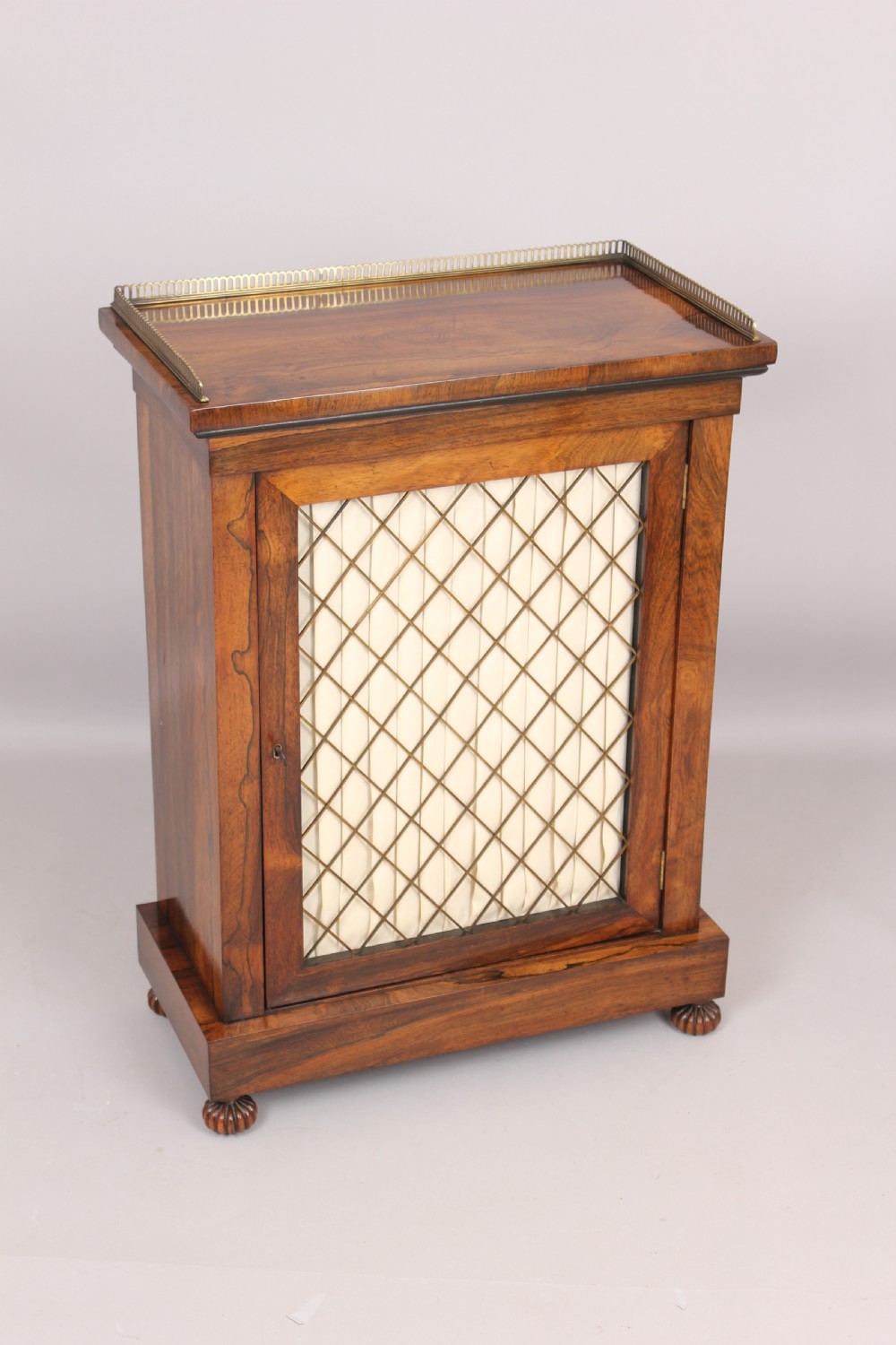 Small single door cabinet 