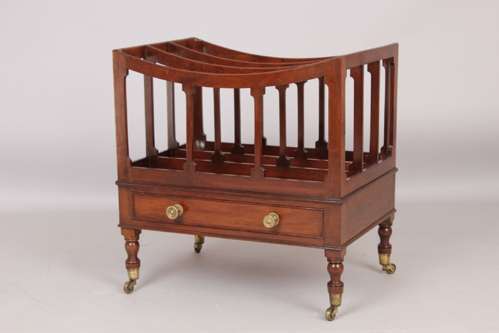 Mahogany boat-shaped canterbury