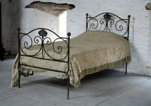Single Pretty Forged Iron Bed