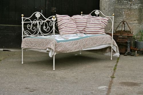 Very Pretty White Brass and Ironday Bed
