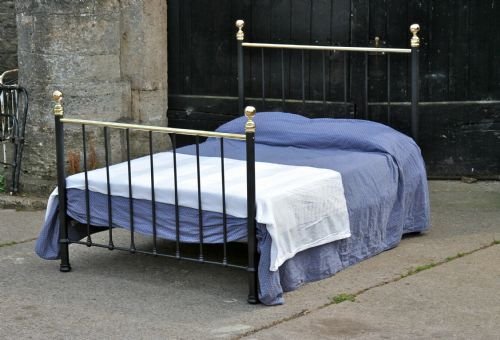 Classic Simple Victorian King Size Brass and Iron Bedstead in Black