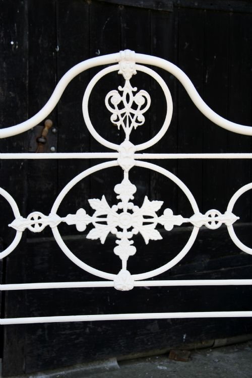 fig 1. Very pretty double low end all iron bed