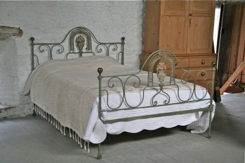 Very Pretty Forged Iron King Size Shabby Chic Bed