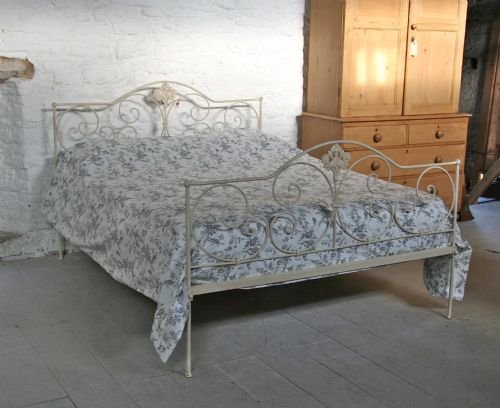 Pretty Vintage Retro Painted Forged Iron King Size Bed