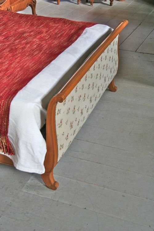 fig 1. Classic French king size upholstered in uncut moquette Lit Bateau