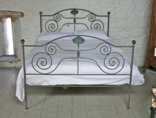 fig 1. Very pretty king size forged iron aged paint and brass knobs bedstead