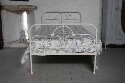 fig 1. White all iron simple Irish three quarter bedstead