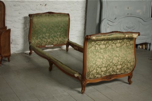 Pretty Wood Edge Single French Upholstered Lit Bateau Day Bed