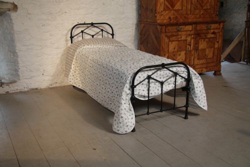 Small Simple Single Black All Iron Bed