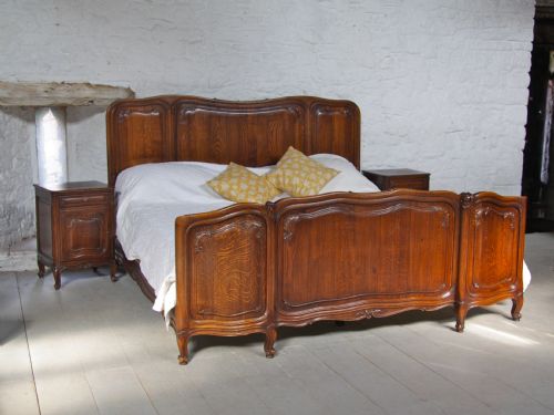Solid Figured Oak Big King Size Bed with Matching Bedsides