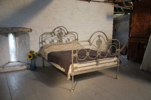 fig 1. Beautiful all iron English Victorian double bed