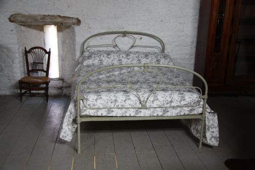 fig 1. Simple All iron Irish Victorian double bed