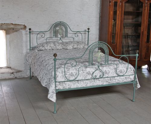 Very Pretty King Size Forged Iron Vintage Bedstead