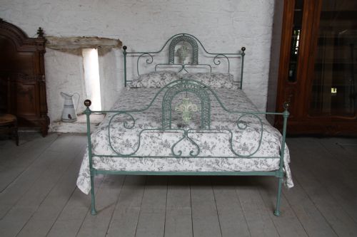 fig 1. Very pretty king size forged iron vintage bedstead 