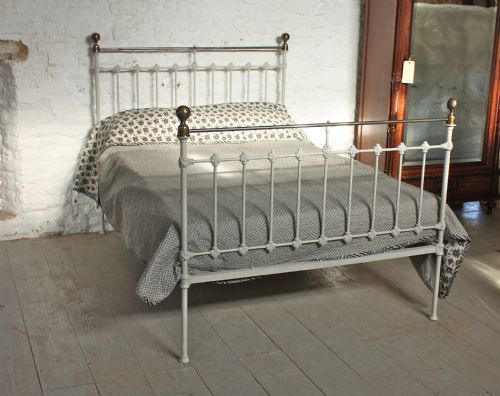 Very Pretty Classic Victorian Bedstead