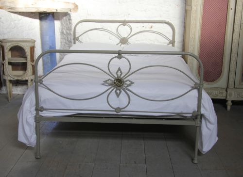 fig 1. Pretty simple Irish iron double bed