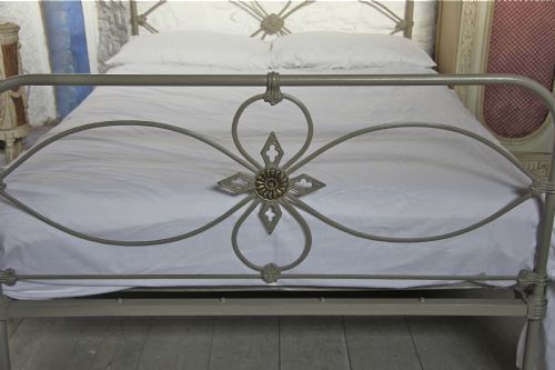 fig 2. Pretty simple Irish iron double bed