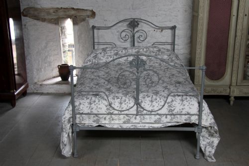 fig 2. Pretty three quarter size forged iron bed 