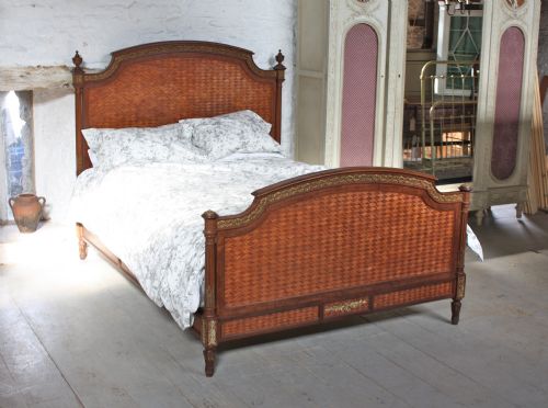 fig 1. Phenomenal quality kingsize geometric parquetry bed