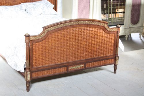 fig 2. Phenomenal quality kingsize geometric parquetry bed