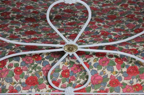 fig 2. Simple Irish iron double bed