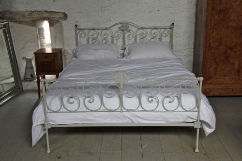 Pretty Curly Forged Iron King Size Bed