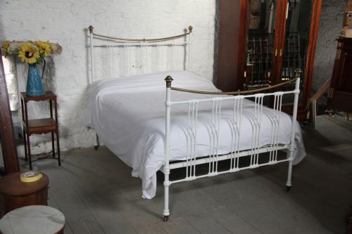 Classic Edwardian White Iron and Brass Dip Rail Bedstead