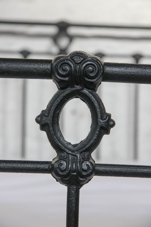 fig 2. Hand finished in black simple attractive all iron king size