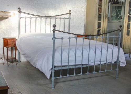 Classic Victorian King Size Brass and Iron Dip Rail