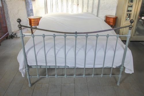 fig 1. Classic Victorian king size brass and iron dip rail