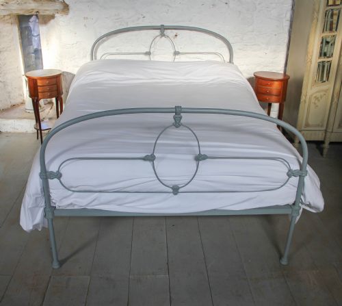 fig 1. Simple Irish cottage style double all iron