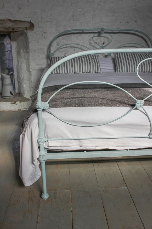 fig 1. Lovely simple all iron kingsize Irish bed