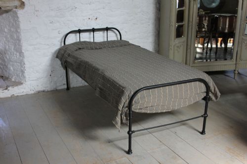Simple Iron Dormitory Style Black Single Bed