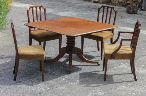 Geo Lll Mahogany Pedestal Breakfast/dining Table with Four Chairs