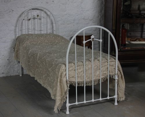 Sweet Edwardian Iron 2'6" Single Bed