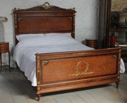 Stunningly Beautiful Louis Xvi Style Decorative Wooden Large King Size Bed
