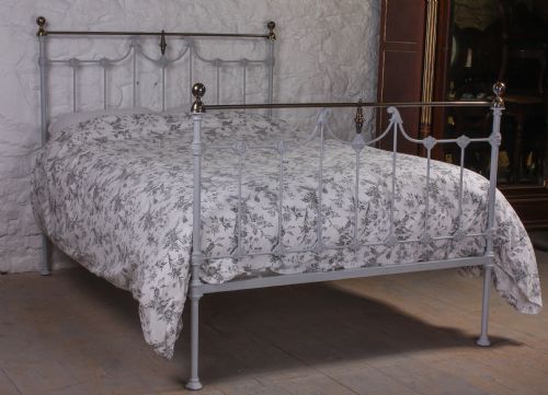 Very Pretty Classic Victorian Brass and Iron Double Bed