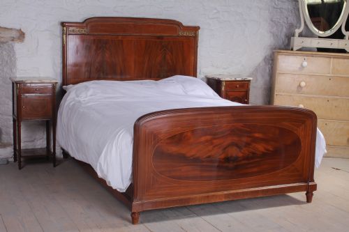Kingsize Mahogany Bed with Matching Pair of Bedsides