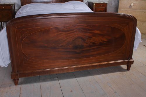 fig 1. Kingsize mahogany bed with matching pair of bedsides