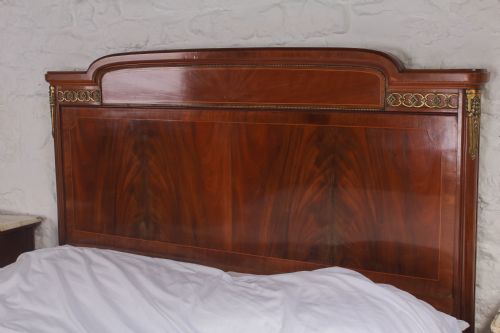 fig 2. Kingsize mahogany bed with matching pair of bedsides