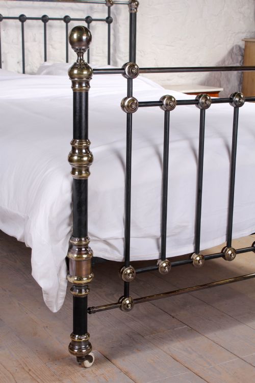 fig 1. Handsome Classic Victorian brass and iron kingsize 