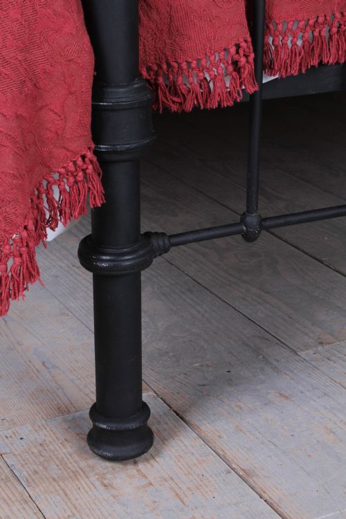 fig 2. Kingsize classic Edwardian black and brass dip rail