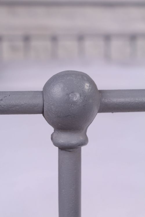 fig 2. Simple all iron kingsize in grey
