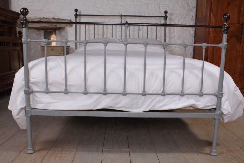 fig 1. Beautifully restored 5Ft classic Victorian brass and iron kingsize