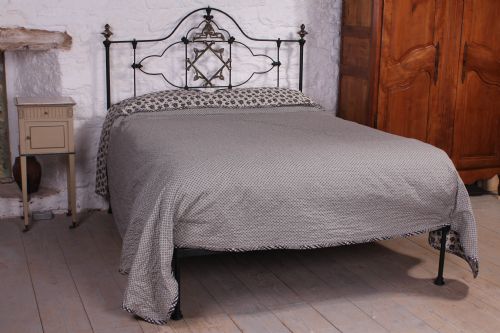Extraordinarily Lovely and Individual 5ft King Size Black and Brass No End Bed